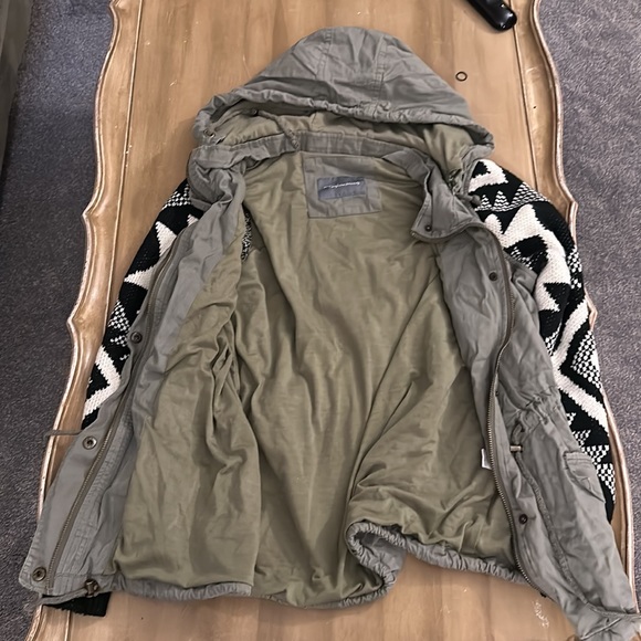 Fashionomics Jacket Size Small. - Picture 2 of 3